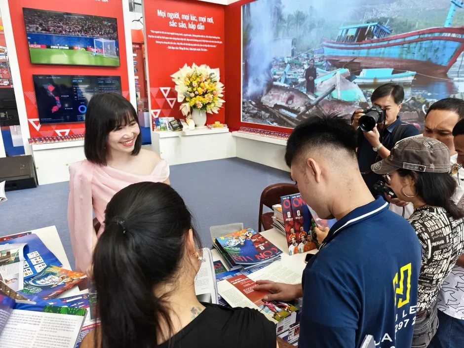 Chủ tịch Quốc hội Trần Thanh Mẫn thăm gian trưng bày của VTV tại Hội báo Toàn quốc năm 2026 Chủ tịch Quốc hội Trần Thanh Mẫn thăm gian trưng bày của VTV tại Hội báo Toàn quốc năm 2026