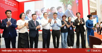 Chủ tịch Quốc hội Trần Thanh Mẫn thăm gian trưng bày của VTV tại Hội báo Toàn quốc năm 2026