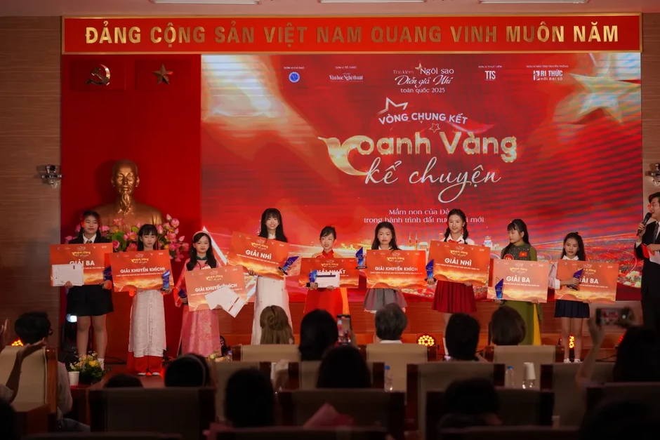 Chung kết "Oanh Vàng kể chuyện" 2025: Tỏa sáng tài năng diễn giả nhí Chung kết "Oanh Vàng kể chuyện" 2025: Tỏa sáng tài năng diễn giả nhí