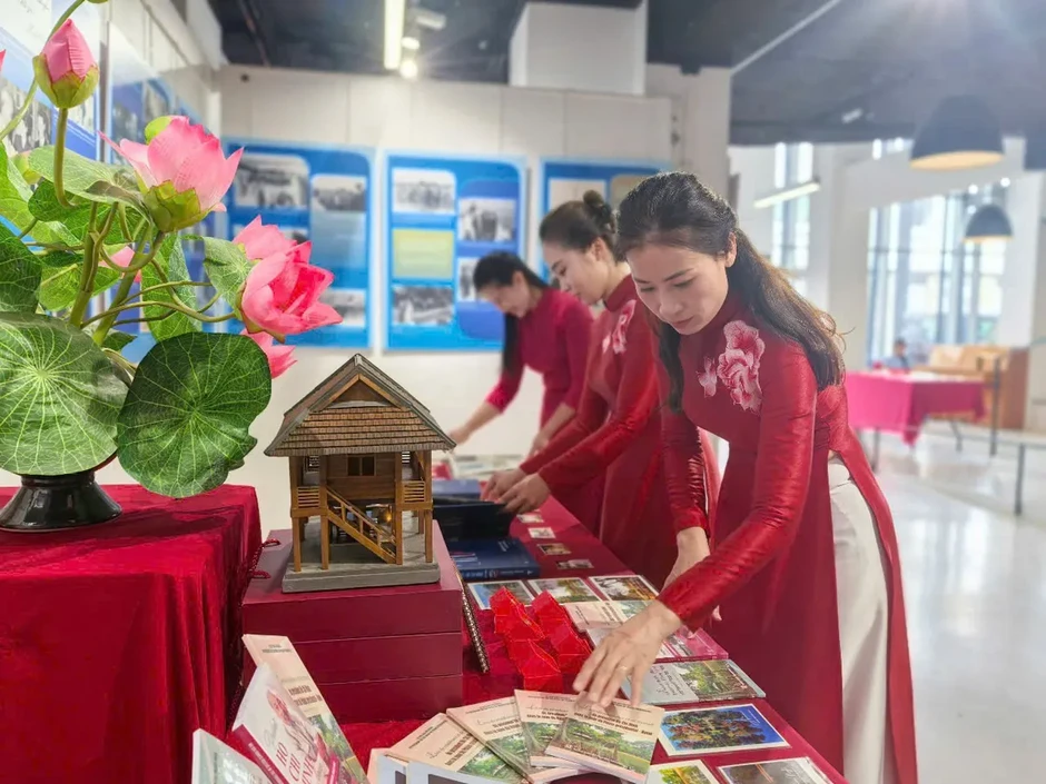 Chuỗi hoạt động văn hóa - khoa học tôn vinh Chủ tịch Hồ Chí Minh tại Pháp Chuỗi hoạt động văn hóa - khoa học tôn vinh Chủ tịch Hồ Chí Minh tại Pháp