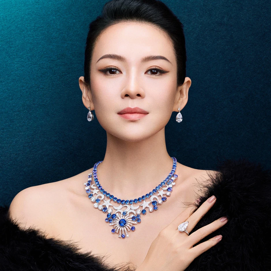 Chương Tử Di mặt mũi sưng phồng đến mức mở mắt không nổi trên sóng truyền hình