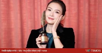 Chương Tử Di nhận giải thưởng ở Hong Kong (Trung Quốc)