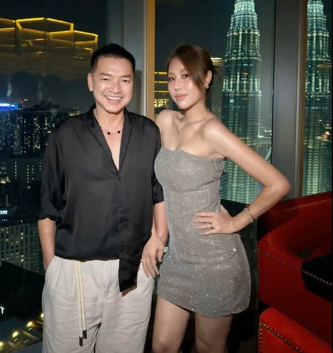 Chuyến đi của nghệ sĩ Quang Minh và vợ kém 37 tuổi Chuyến đi của nghệ sĩ Quang Minh và vợ kém 37 tuổi