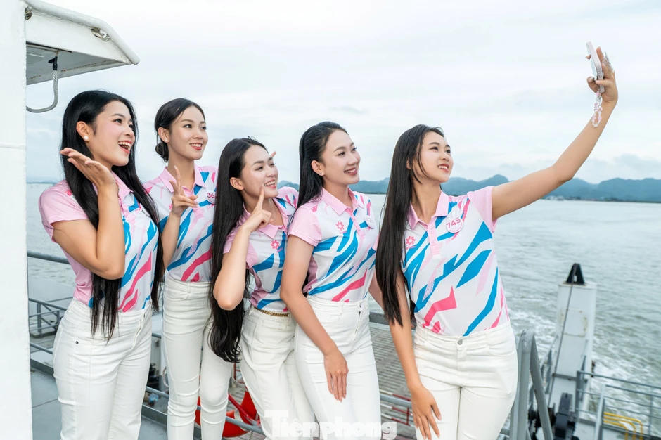 Chuyến phà đặc biệt chở thí sinh Hoa hậu Việt Nam 2026 ra Cát Bà Chuyến phà đặc biệt chở thí sinh Hoa hậu Việt Nam 2026 ra Cát Bà