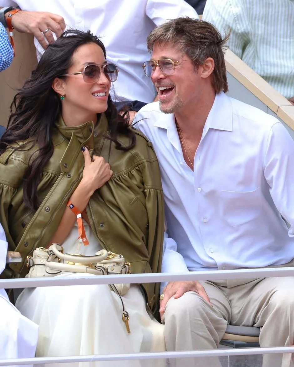 Chuyện tình chữa lành của Brad Pitt và người tình kém 29 tuổi Chuyện tình chữa lành của Brad Pitt và người tình kém 29 tuổi