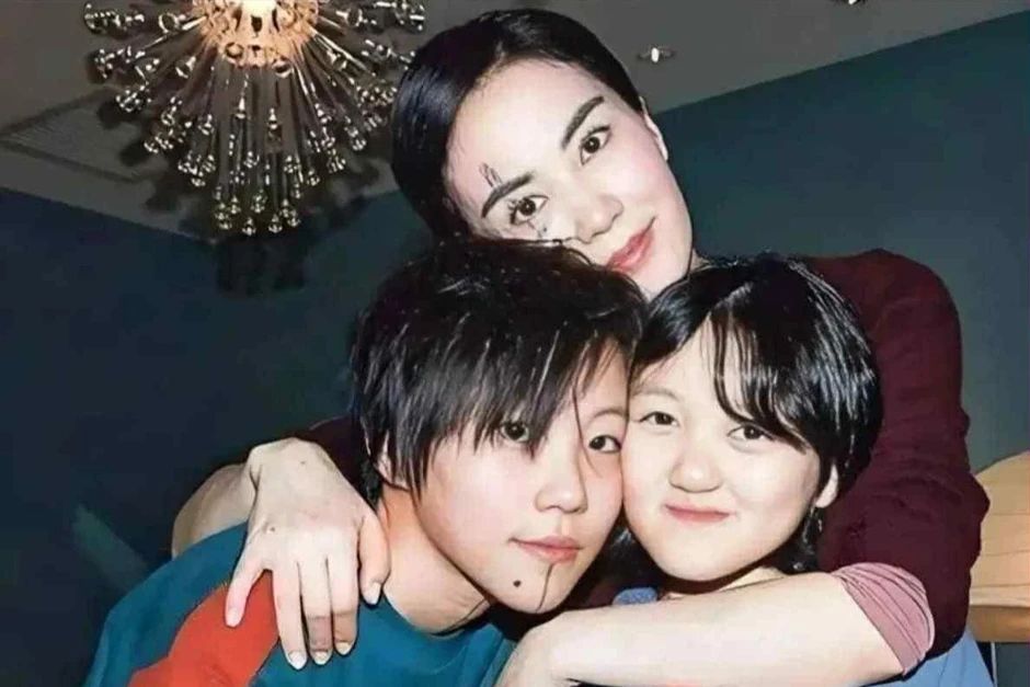 Chuyện tình đồng giới gây tò mò của con gái “thiên hậu” Vương Phi Chuyện tình đồng giới gây tò mò của con gái “thiên hậu” Vương Phi