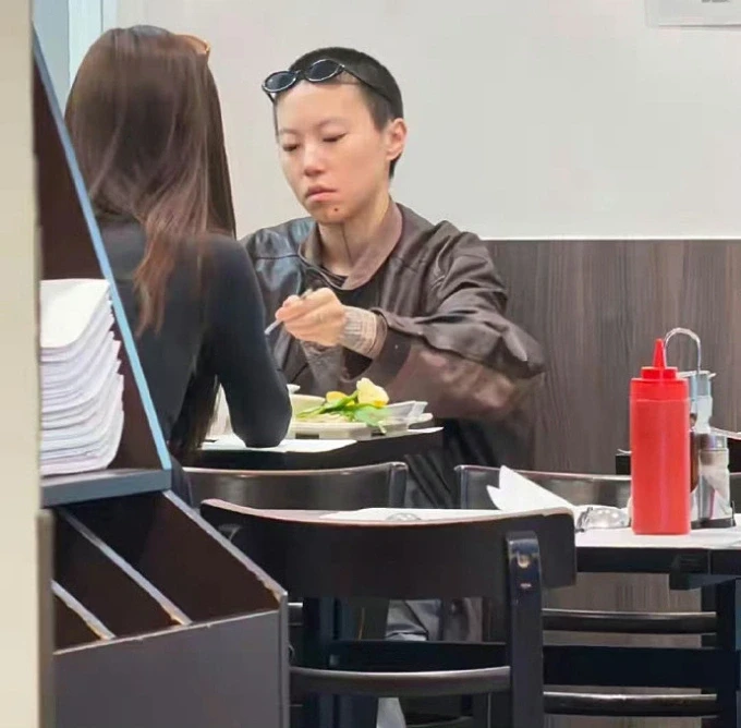 Chuyện tình đồng giới gây tò mò của con gái “thiên hậu” Vương Phi Chuyện tình đồng giới gây tò mò của con gái “thiên hậu” Vương Phi