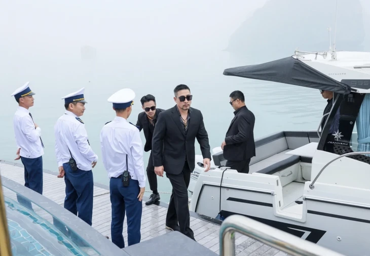 Chuyện vui màn ảnh: Công an thật chuyên đóng vai ác, người thường lại đóng công an suốt 20 năm Chuyện vui màn ảnh: Công an thật chuyên đóng vai ác, người thường lại đóng công an suốt 20 năm