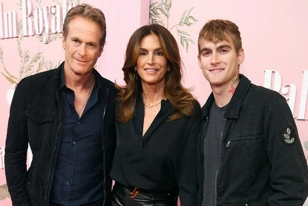 Cindy Crawford và nỗi đau mất con: “Trong mắt mẹ, con chỉ là con trai nhỏ” Cindy Crawford và nỗi đau mất con: “Trong mắt mẹ, con chỉ là con trai nhỏ”