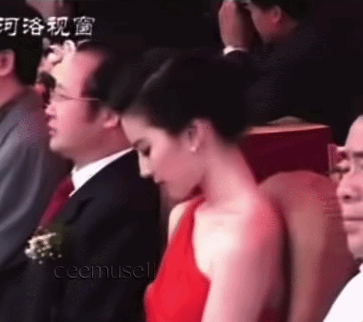 Clip năm 2009 đã dự báo trước về độ hot của Lưu Diệc Phi, mỹ nhân 22 tuổi vươn mình một bước thành "thần tiên tỷ tỷ" Clip năm 2009 đã dự báo trước về độ hot của Lưu Diệc Phi, mỹ nhân 22 tuổi vươn mình một bước thành "thần tiên tỷ tỷ"