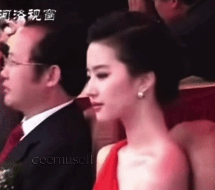 Clip năm 2009 đã dự báo trước về độ hot của Lưu Diệc Phi, mỹ nhân 22 tuổi vươn mình một bước thành "thần tiên tỷ tỷ" Clip năm 2009 đã dự báo trước về độ hot của Lưu Diệc Phi, mỹ nhân 22 tuổi vươn mình một bước thành "thần tiên tỷ tỷ"
