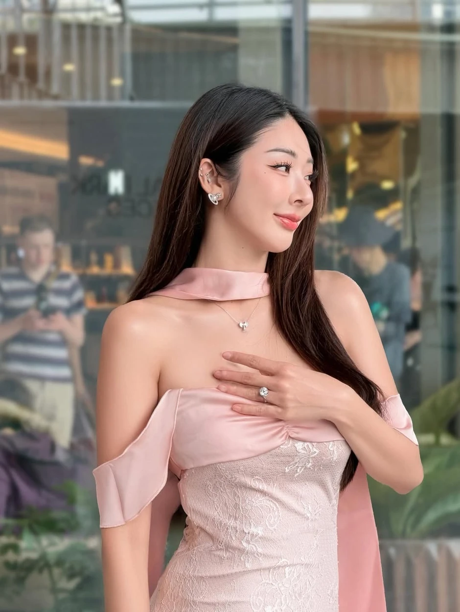 Clip ô tô "điên" tông sập tường lao vào nhà sao nữ đang mang thai: Đồ đạc vỡ nát văng tung tóe, lời khai của tài xế gây phẫn nộ Clip ô tô "điên" tông sập tường lao vào nhà sao nữ đang mang thai: Đồ đạc vỡ nát văng tung tóe, lời khai của tài xế gây phẫn nộ