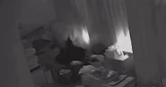 Clip ô tô "điên" tông sập tường lao vào nhà sao nữ đang mang thai: Đồ đạc vỡ nát văng tung tóe, lời khai của tài xế gây phẫn nộ
