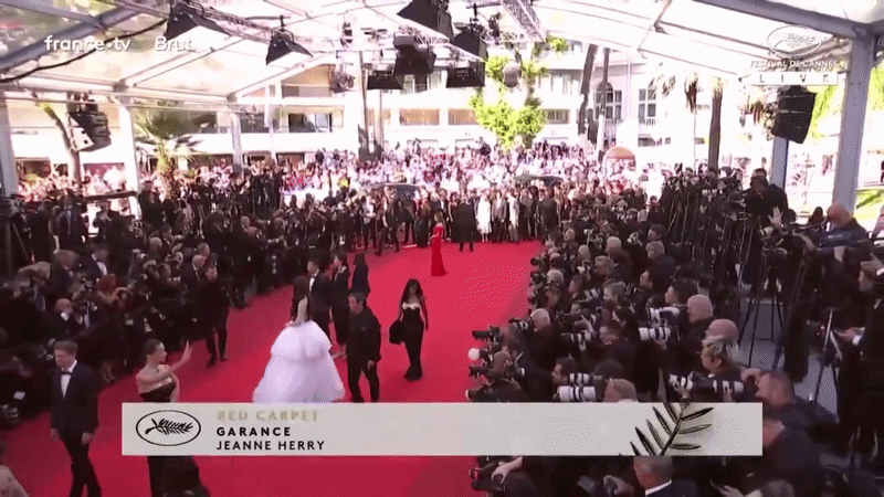 Clip sốc tại Cannes 2026: Yoona "bật mode" hủy diệt ống kính tử thần, nào ngờ bị đuổi đến tận 3 lần trên thảm đỏ? Clip sốc tại Cannes 2026: Yoona "bật mode" hủy diệt ống kính tử thần, nào ngờ bị đuổi đến tận 3 lần trên thảm đỏ?