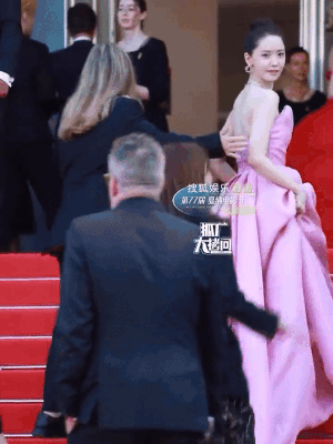 Clip sốc tại Cannes 2026: Yoona "bật mode" hủy diệt ống kính tử thần, nào ngờ bị đuổi đến tận 3 lần trên thảm đỏ? Clip sốc tại Cannes 2026: Yoona "bật mode" hủy diệt ống kính tử thần, nào ngờ bị đuổi đến tận 3 lần trên thảm đỏ?
