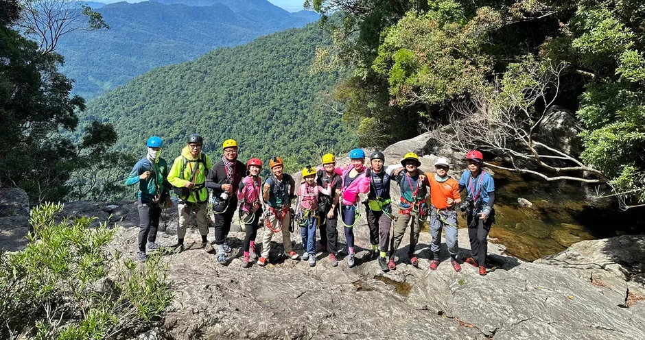 Cô bé 12 tuổi chinh phục thác Đỗ Quyên cùng Cha con vạn dặm Cô bé 12 tuổi chinh phục thác Đỗ Quyên cùng Cha con vạn dặm