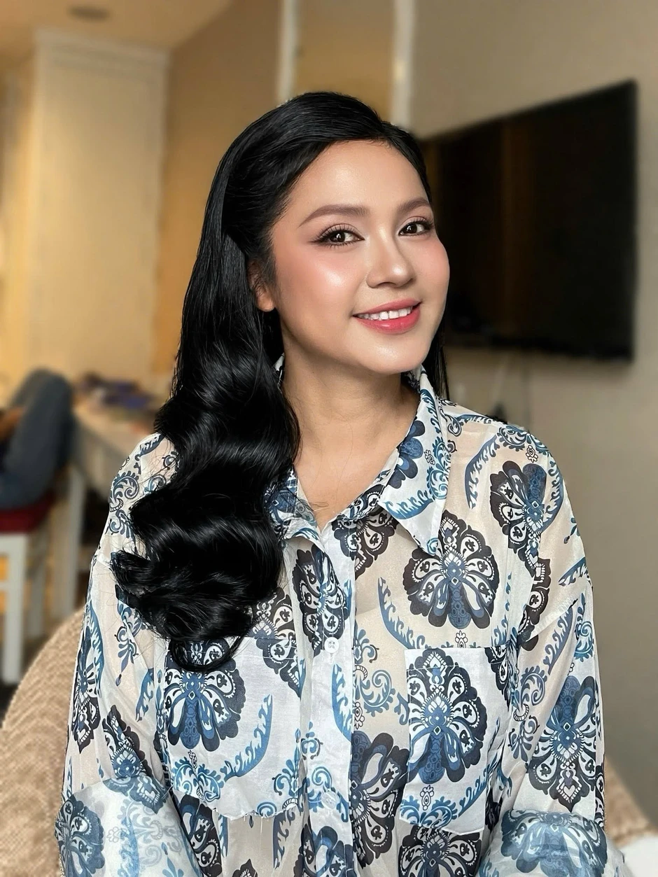 Cô bé gặt đậu phộng phụ mẹ lớn lên thành mỹ nhân tuyệt sắc, màn ảnh Việt phải chao đảo theo Cô bé gặt đậu phộng phụ mẹ lớn lên thành mỹ nhân tuyệt sắc, màn ảnh Việt phải chao đảo theo