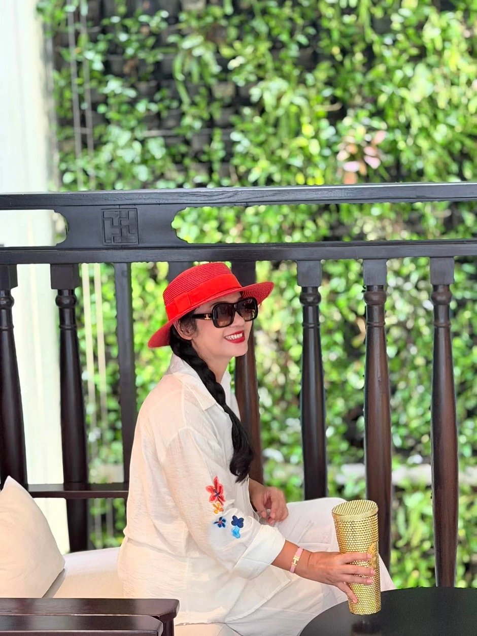 Cô bé gặt đậu phộng phụ mẹ lớn lên thành mỹ nhân tuyệt sắc, màn ảnh Việt phải chao đảo theo Cô bé gặt đậu phộng phụ mẹ lớn lên thành mỹ nhân tuyệt sắc, màn ảnh Việt phải chao đảo theo