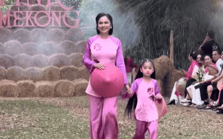 Cô bé gặt đậu phộng phụ mẹ lớn lên thành mỹ nhân tuyệt sắc, màn ảnh Việt phải chao đảo theo Cô bé gặt đậu phộng phụ mẹ lớn lên thành mỹ nhân tuyệt sắc, màn ảnh Việt phải chao đảo theo