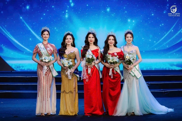 Cô bé mồ côi cả cha mẹ năm 3 tuổi Nguyễn Khuê Thu đăng quang Mrs Earth Vietnam 2026 Cô bé mồ côi cả cha mẹ năm 3 tuổi Nguyễn Khuê Thu đăng quang Mrs Earth Vietnam 2026