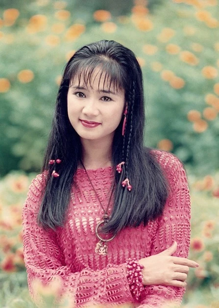 Cô gái hái chè ở Tuyên Quang lớn lên thành mỹ nhân nức tiếng màn ảnh Việt, nhan sắc tuổi U60 vẫn gây thương nhớ
