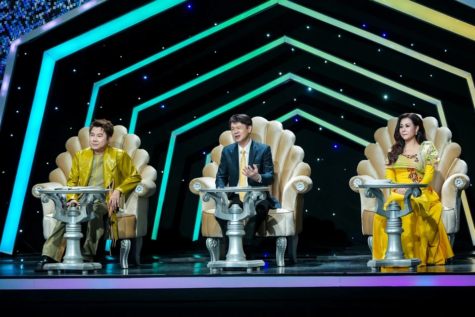 Cô gái hát 'Bài ca đất phương Nam' bị danh ca Thái Châu góp ý Cô gái hát 'Bài ca đất phương Nam' bị danh ca Thái Châu góp ý