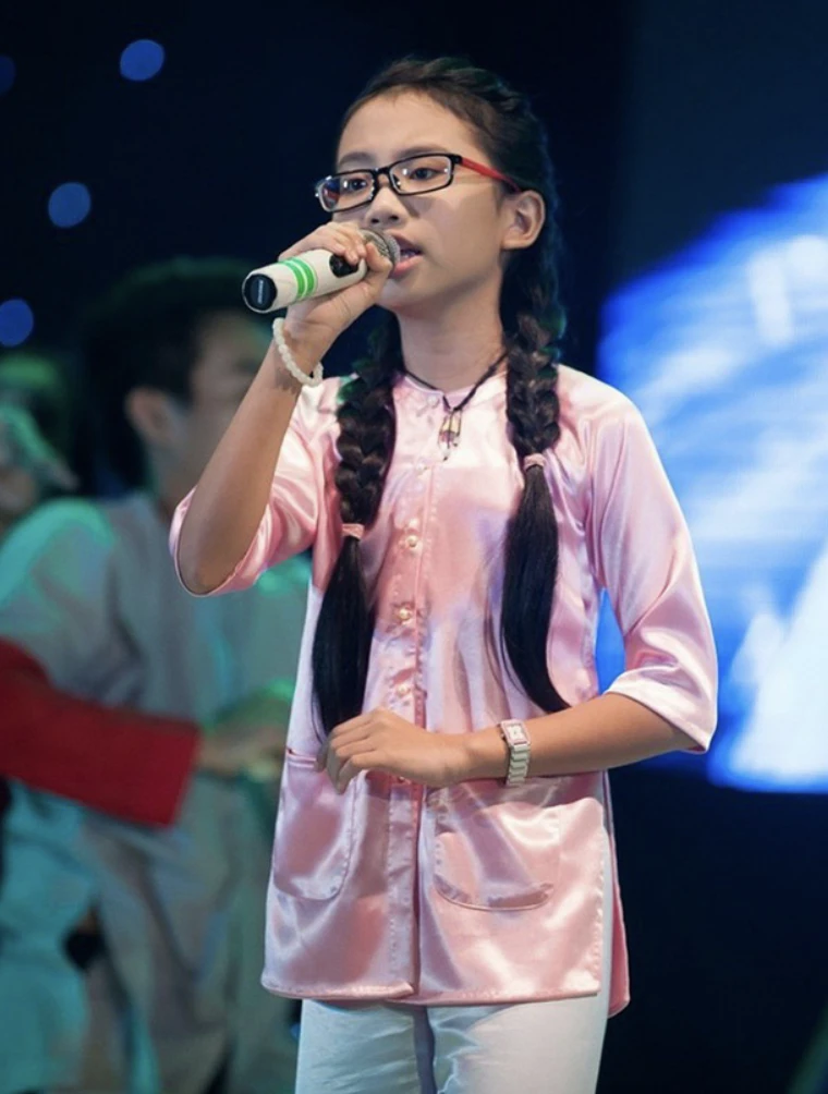 Cô gái quê TP.HCM 19 tuổi tự lập công ty, làm show miễn phí, liên tục được khen thưởng cấp quốc gia Cô gái quê TP.HCM 19 tuổi tự lập công ty, làm show miễn phí, liên tục được khen thưởng cấp quốc gia