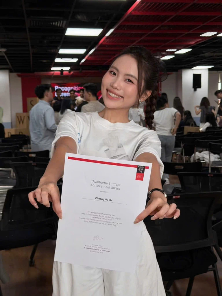 Cô gái quê TP.HCM 19 tuổi tự lập công ty, làm show miễn phí, liên tục được khen thưởng cấp quốc gia Cô gái quê TP.HCM 19 tuổi tự lập công ty, làm show miễn phí, liên tục được khen thưởng cấp quốc gia