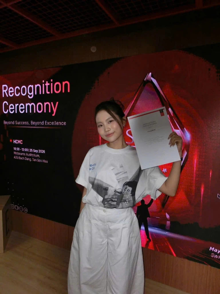Cô gái quê TP.HCM 19 tuổi tự lập công ty, làm show miễn phí, liên tục được khen thưởng cấp quốc gia Cô gái quê TP.HCM 19 tuổi tự lập công ty, làm show miễn phí, liên tục được khen thưởng cấp quốc gia