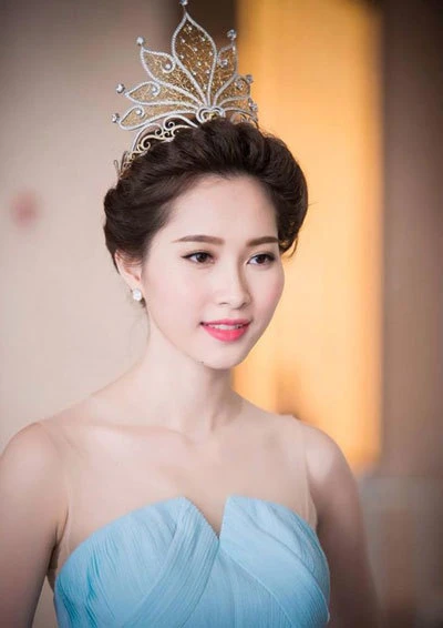 Cô gái SN 1991 từng đi bán cà phê, đăng quang Hoa hậu rồi cưới Tổng giám đốc tập đoàn nghìn tỷ, nay sống trong penthouse hơn 300m² ở TP.HCM