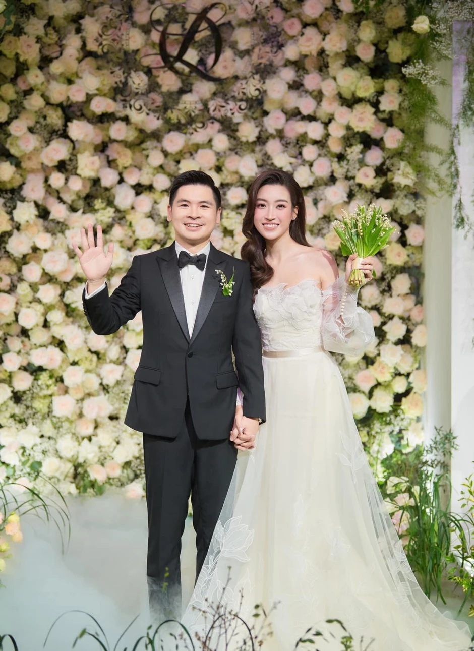 Cô gái từng đi bán quần áo, 10 năm trước phải mượn váy để thi hoa hậu, nay là con dâu đại gia, giữ chức Phó Chủ tịch
