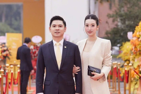 Cô gái từng đi bán quần áo, 10 năm trước phải mượn váy để thi hoa hậu, nay là con dâu đại gia, giữ chức Phó Chủ tịch