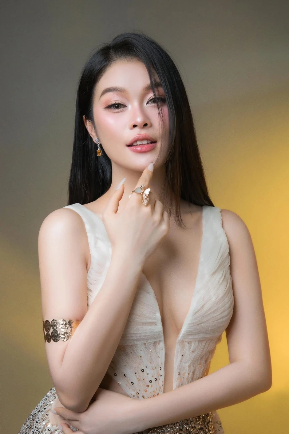 Cô gái từng 'gây sốt' khi hát bolero ra sao sau 2 lần giành quán quân? Cô gái từng 'gây sốt' khi hát bolero ra sao sau 2 lần giành quán quân?