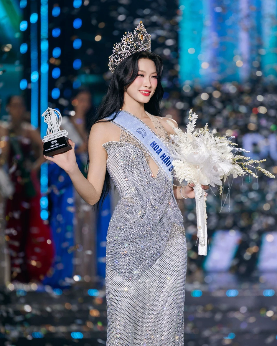 Cô gái Tuyên Quang cao 1,8m đăng quang Hoa hậu - Nam vương Du lịch Việt Nam Cô gái Tuyên Quang cao 1,8m đăng quang Hoa hậu - Nam vương Du lịch Việt Nam
