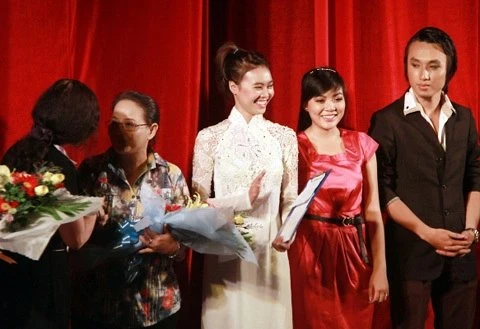 Cô gái Việt được đặc cách tốt nghiệp đại học vì quá đẳng cấp, đẹp đến mức hút 13,7 tỷ view Cô gái Việt được đặc cách tốt nghiệp đại học vì quá đẳng cấp, đẹp đến mức hút 13,7 tỷ view