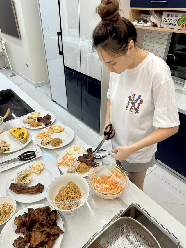 Cơm nhà Cường Đô La - Đàm Thu Trang Cơm nhà Cường Đô La - Đàm Thu Trang