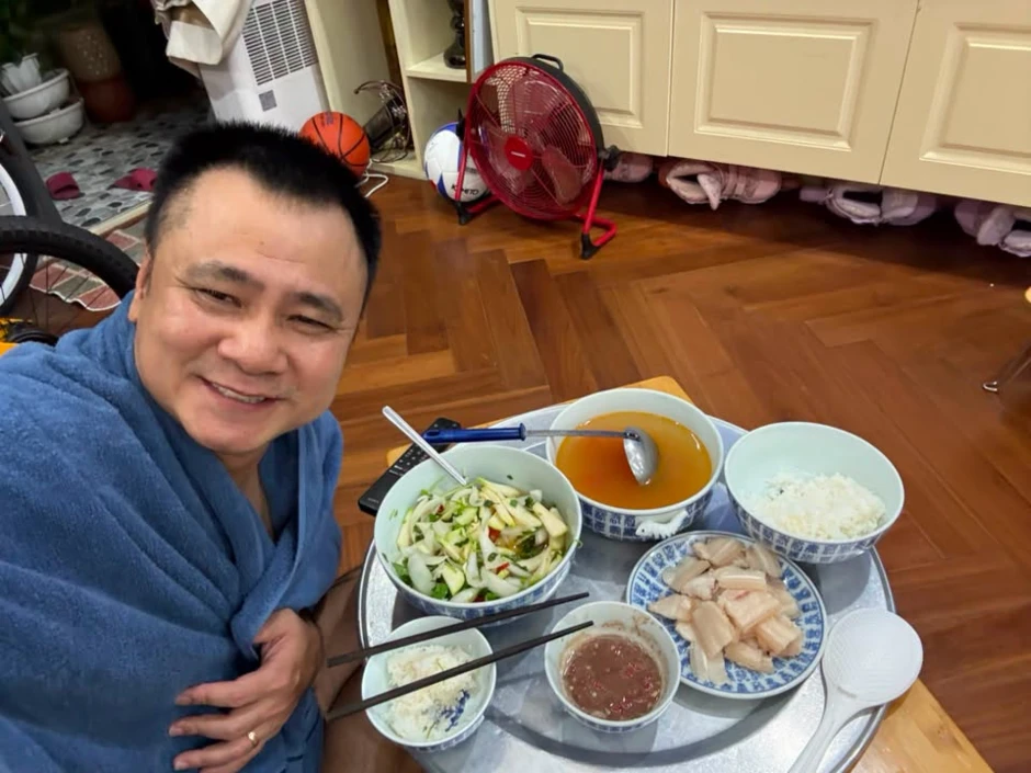 Cơm nhà Đại tá Tự Long Cơm nhà Đại tá Tự Long