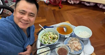 Cơm nhà Đại tá Tự Long