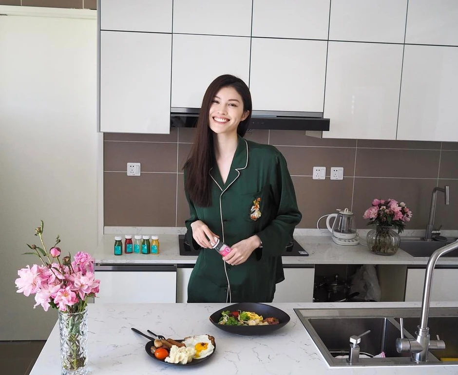 Cơm nhà nàng thơ H.T. và chồng chủ tịch nổi tiếng showbiz Cơm nhà nàng thơ H.T. và chồng chủ tịch nổi tiếng showbiz