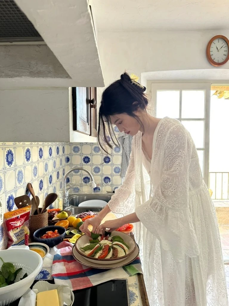 Cơm nhà nàng thơ H.T. và chồng chủ tịch nổi tiếng showbiz Cơm nhà nàng thơ H.T. và chồng chủ tịch nổi tiếng showbiz