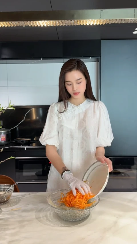Cơm nhà Viết Vương - Đỗ Hà Cơm nhà Viết Vương - Đỗ Hà