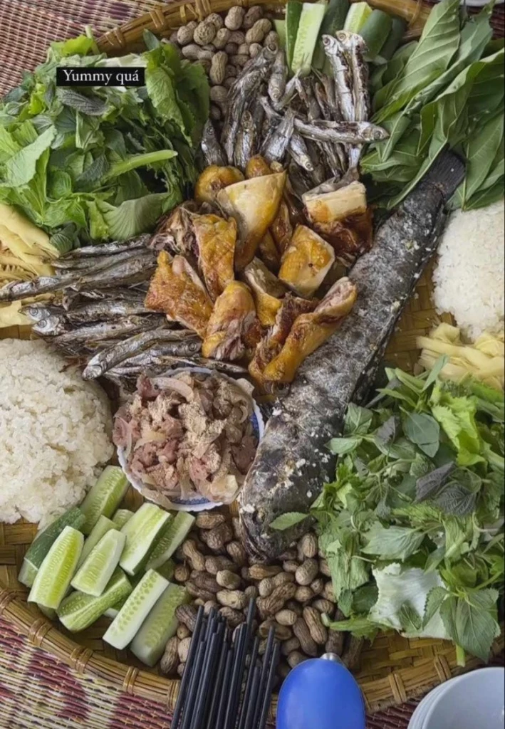 Cơm nhà Viết Vương - Đỗ Hà Cơm nhà Viết Vương - Đỗ Hà