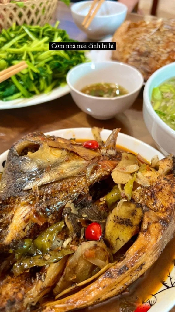 Cơm nhà Viết Vương - Đỗ Hà Cơm nhà Viết Vương - Đỗ Hà