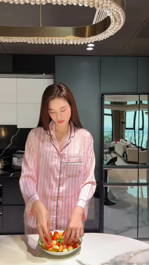 Cơm nhà Viết Vương - Đỗ Hà Cơm nhà Viết Vương - Đỗ Hà