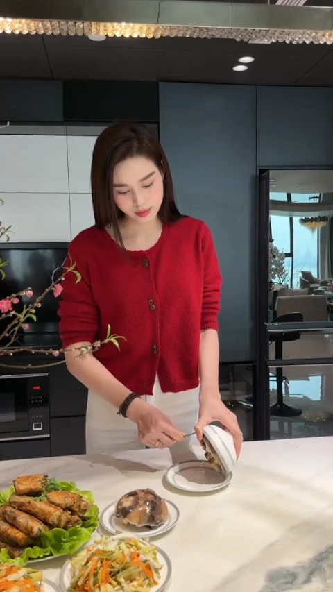 Cơm nhà Viết Vương - Đỗ Hà Cơm nhà Viết Vương - Đỗ Hà