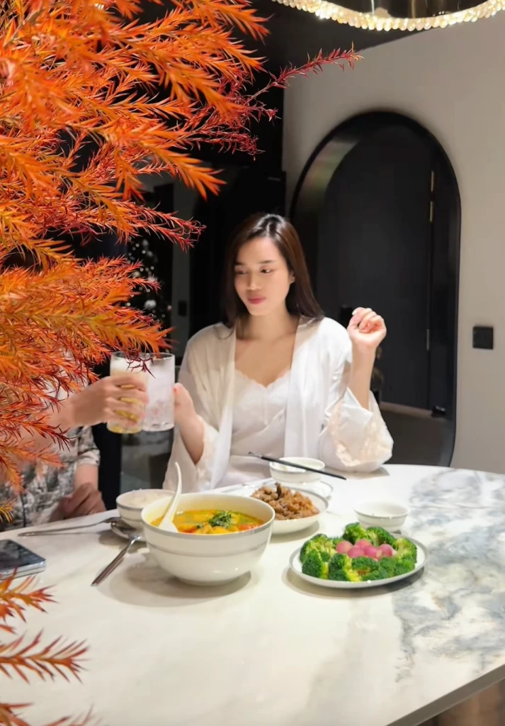Cơm nhà Viết Vương - Đỗ Hà Cơm nhà Viết Vương - Đỗ Hà