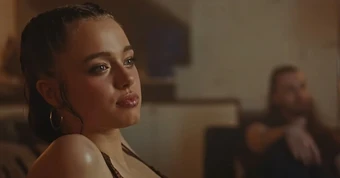 Con gái Angelina Jolie và Brad Pitt gây sốt khi đóng MV K-pop