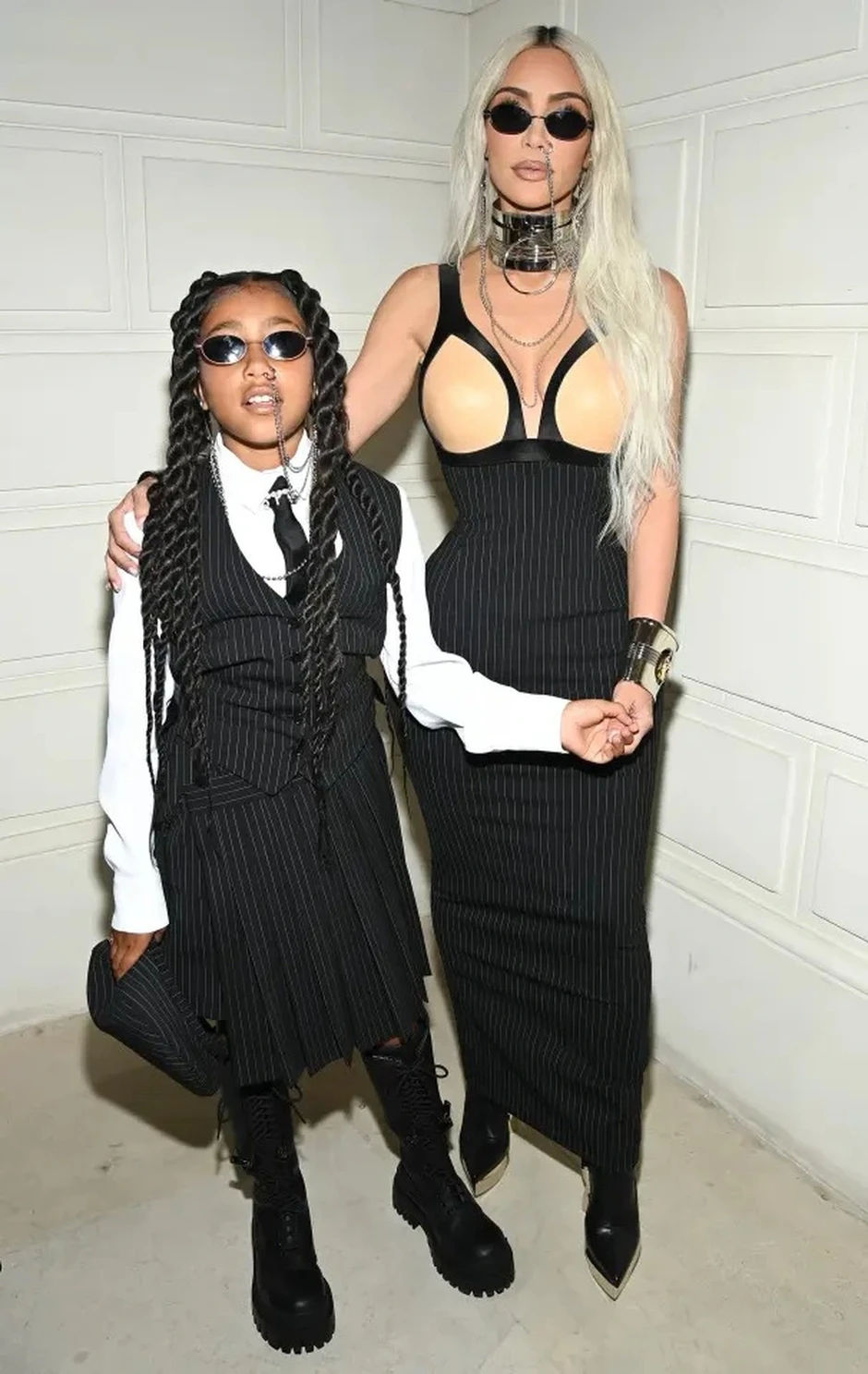 Con gái Kim Kardashian: Thừa kế hàng tỷ USD vẫn muốn làm nhân viên pha chế Con gái Kim Kardashian: Thừa kế hàng tỷ USD vẫn muốn làm nhân viên pha chế