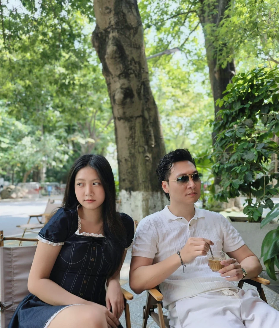 Con gái Mạnh Trường đẹp chuẩn điện ảnh, nhan sắc được so sánh với MC Lê Bống Con gái Mạnh Trường đẹp chuẩn điện ảnh, nhan sắc được so sánh với MC Lê Bống