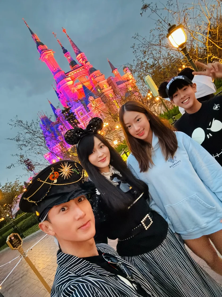 Con gái Ngô Tôn gây chú ý khi gặp gỡ cặp đôi diễn viên phim Người nhện Con gái Ngô Tôn gây chú ý khi gặp gỡ cặp đôi diễn viên phim Người nhện